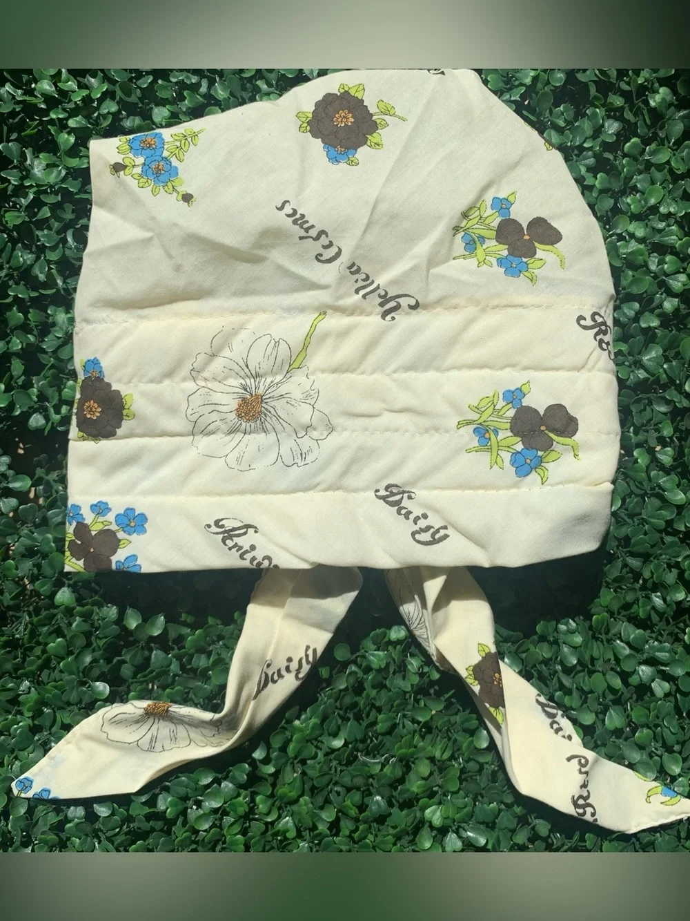 Vintage 70s Betmar forest cottage floral quilted headkerchief headscarf